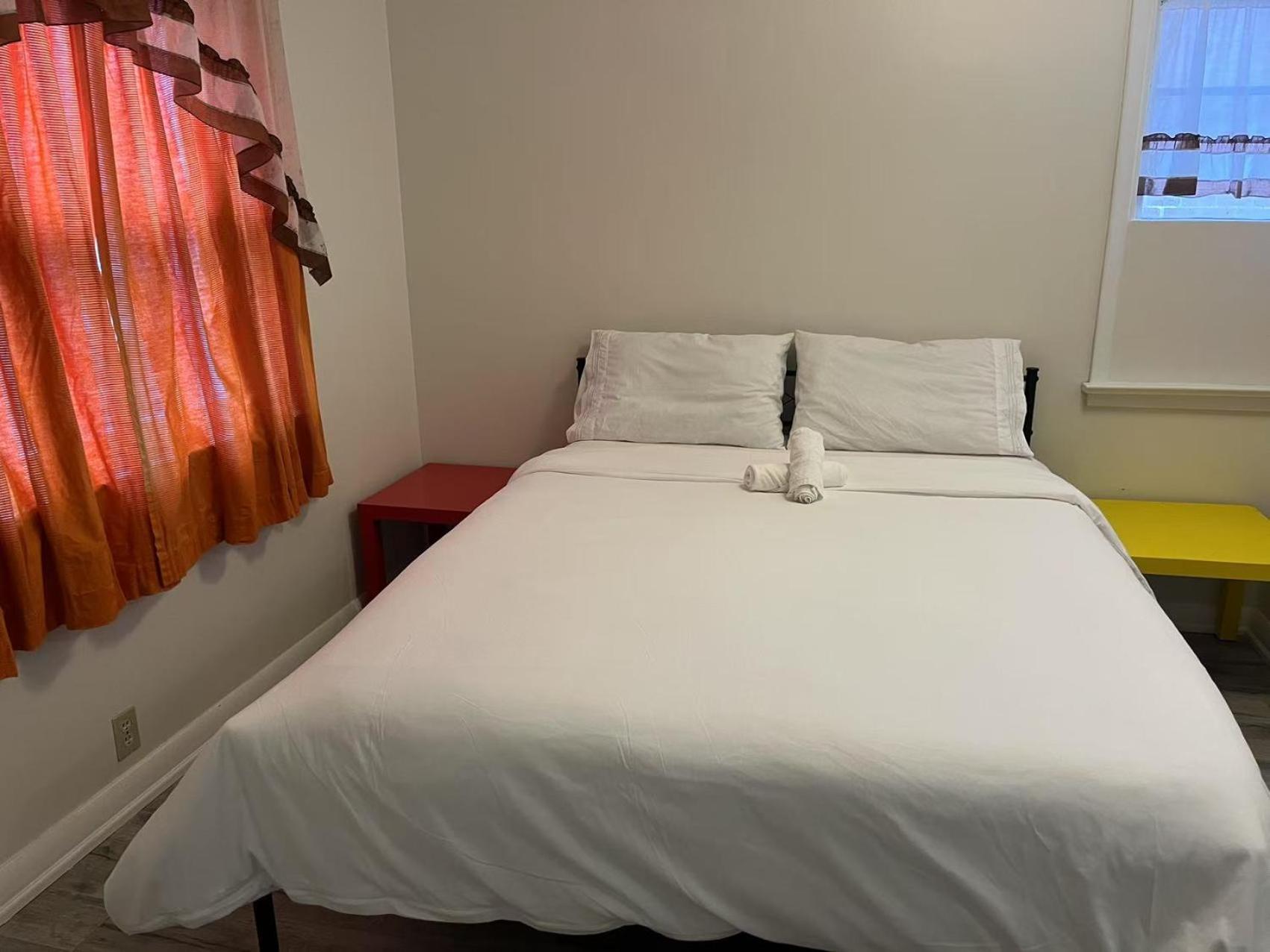 Ensuite Queen Room Sunshine & Convenience Near Finch Station Торонто Экстерьер фото