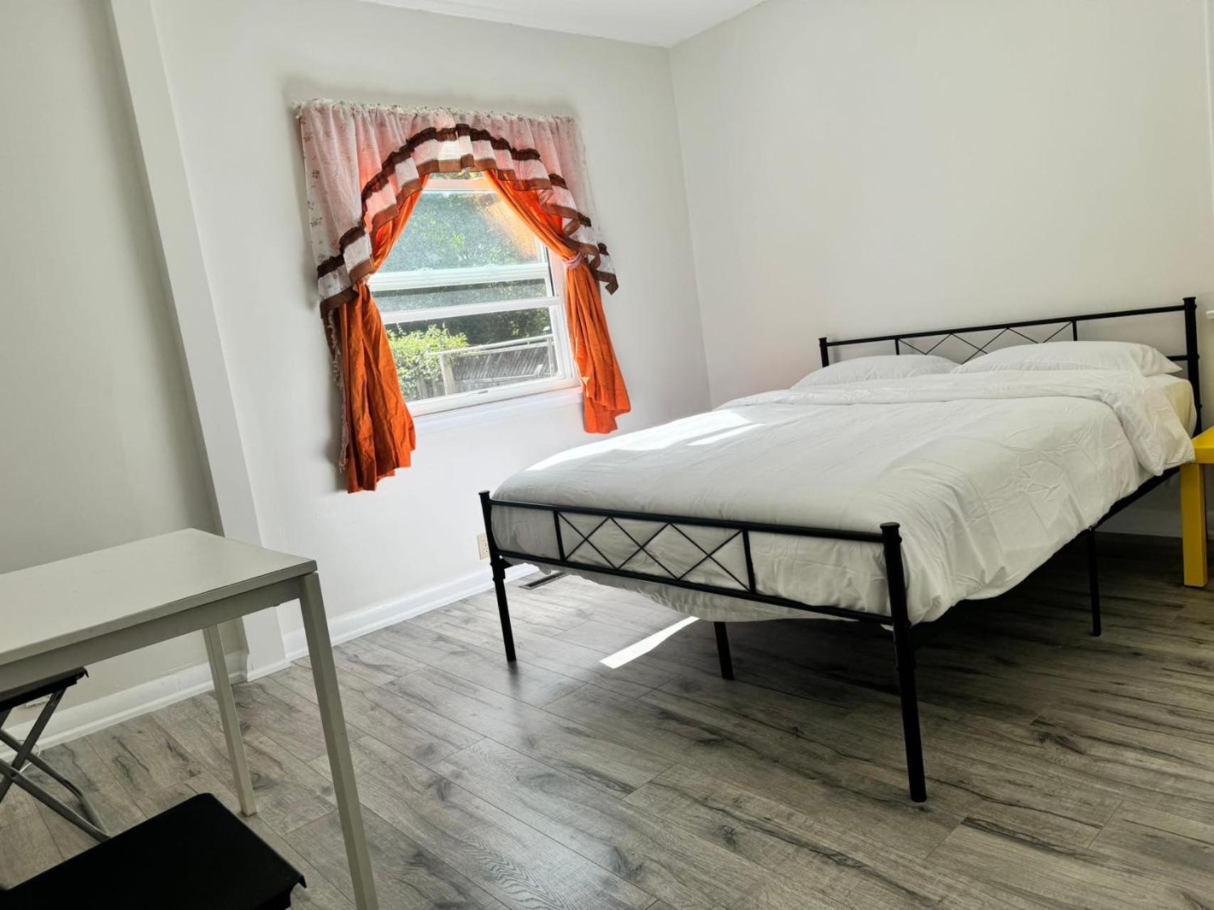 Ensuite Queen Room Sunshine & Convenience Near Finch Station Торонто Экстерьер фото