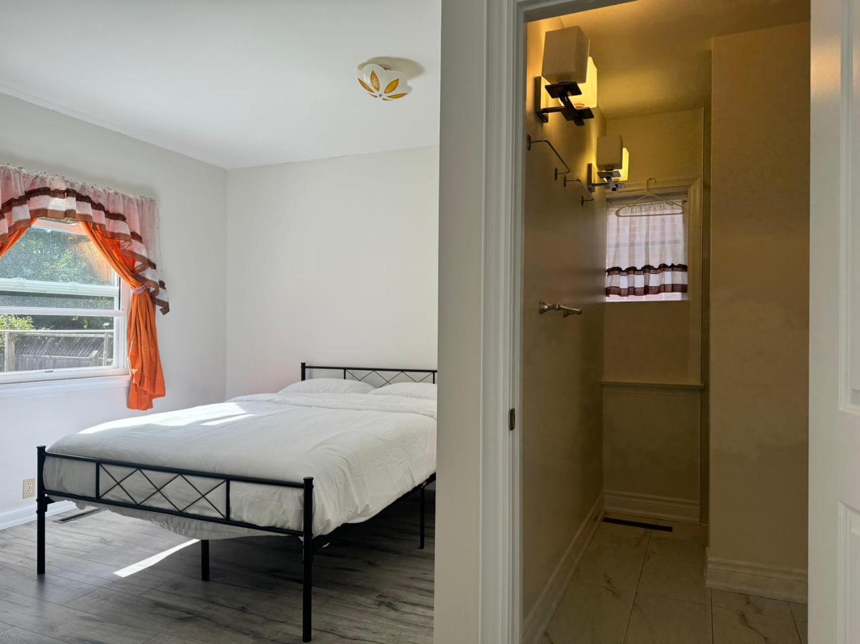 Ensuite Queen Room Sunshine & Convenience Near Finch Station Торонто Экстерьер фото